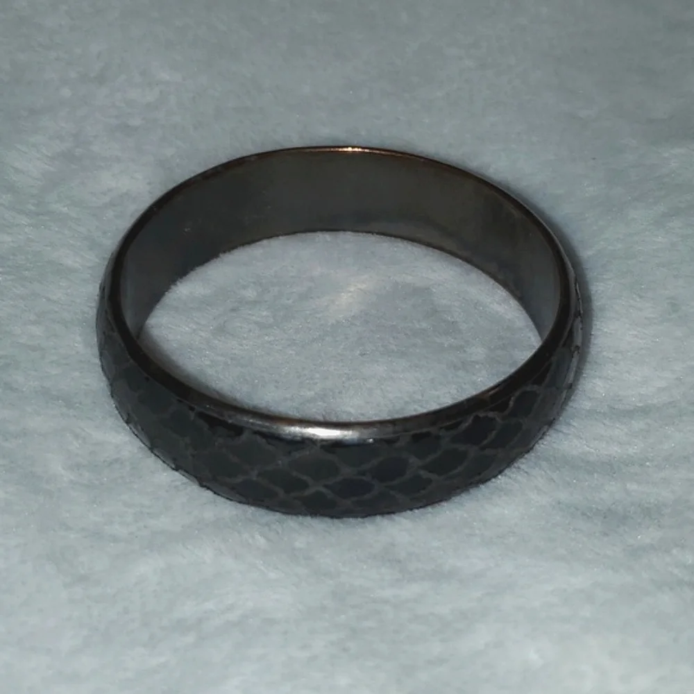 Vintage Snakeskin Embossed Bangle Bracelet